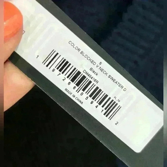 Steve Madden Oversized V Neck Color Block Sweater Size Small Black & Blue NWT - Picture 3 of 5